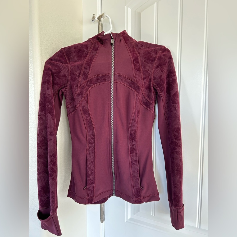 Lululemon women’s purple floral athletic jacket size 2